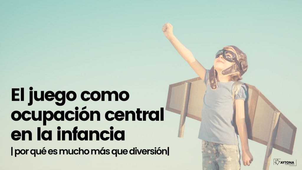 niña jugando a ser aviadora